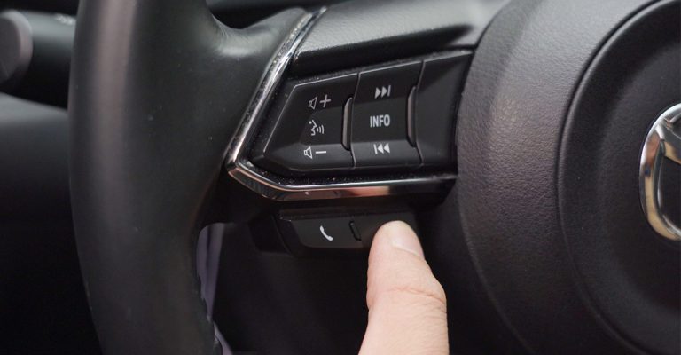 Camera 3 mắt của ICAR cho phép chủ nhân chọn các góc cam khác nhau chỉ bằng phím gần vô lăng vô cùng tiện lợi – duy nhất trên thị trường