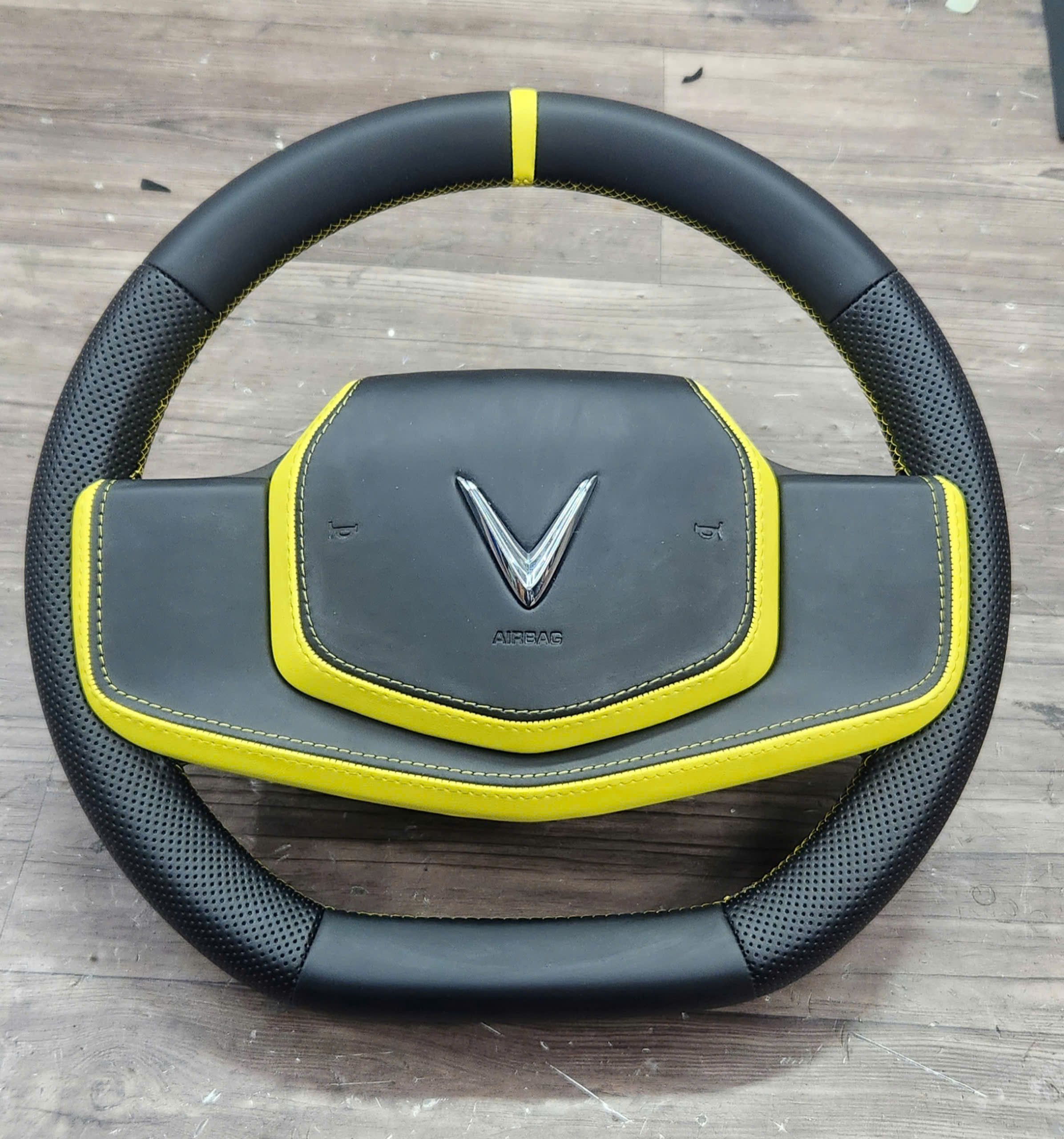 khâu vô lăng VF3 Hà Nội