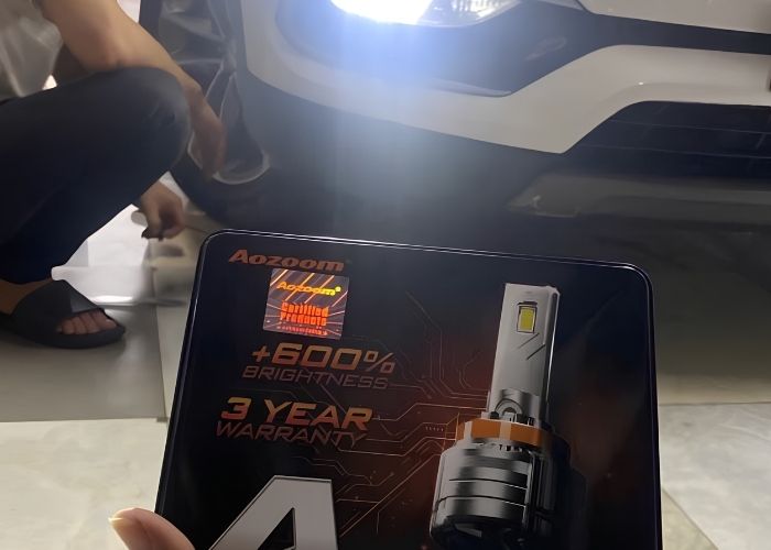 Aozoom A65 Pro sử dụng nhiệt màu 5500K, tạo ánh sáng trắng gần với ánh sáng ban ngày